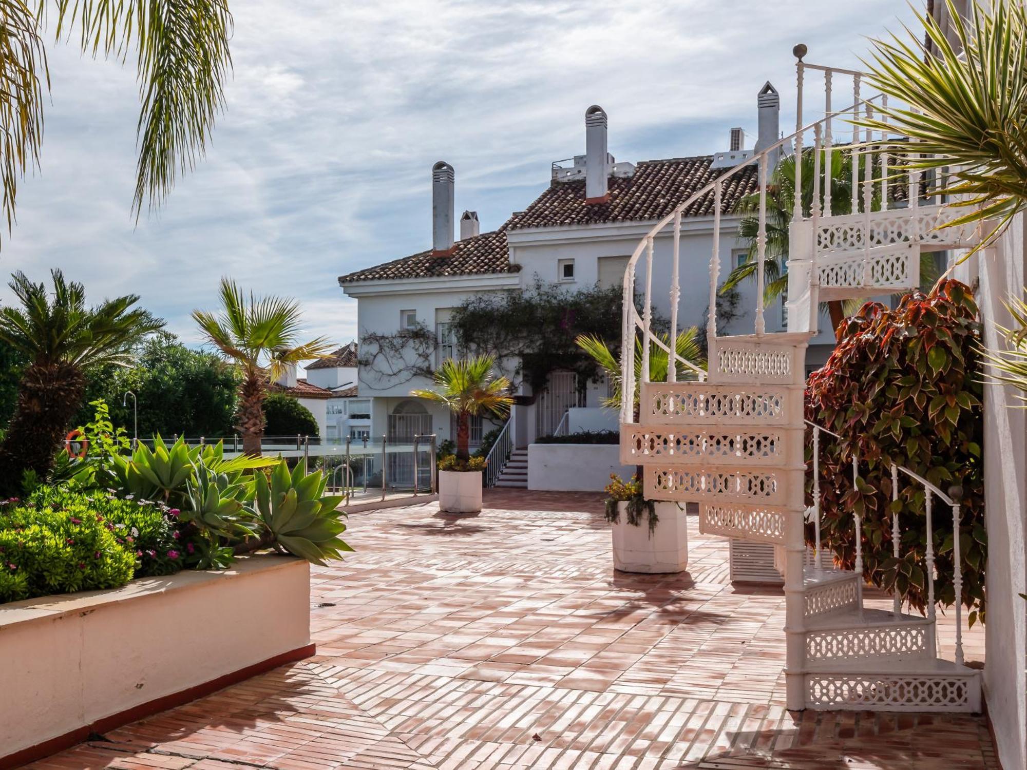 3 Bdrm Stylish Apt W Pool In Puerto Banus Marbella Buitenkant foto